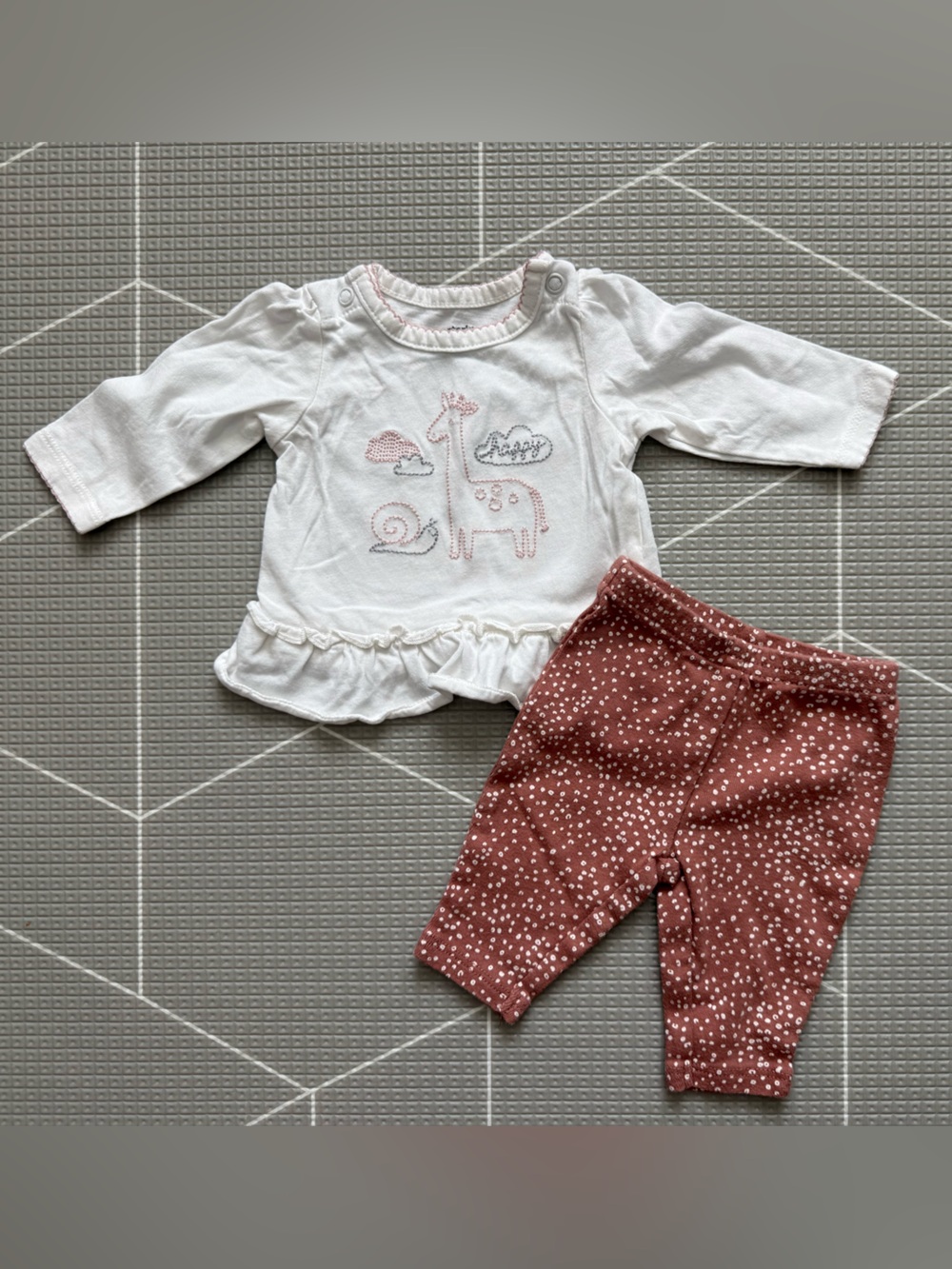 Carters|Baby girl cute boho outfit,rust polka dot leggings & white ruffle top•Nb